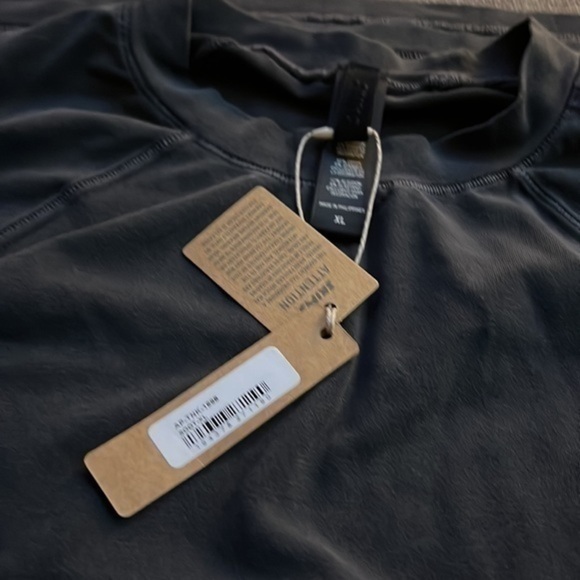 Skims Boyfriend Muscle Outdoor Tank - Picture 11 of 13